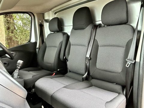 Renault Trafic Business Plus Sl28 MT71DZL Silver #6