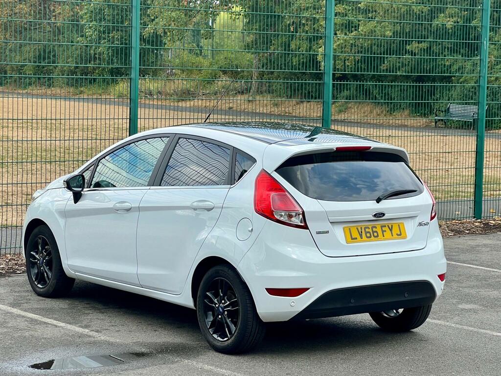 Ford Fiesta Fiesta Zetec White Edition Autumn LV66FYJ White #4
