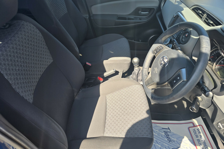 Toyota Yaris Hatchback Blue #6