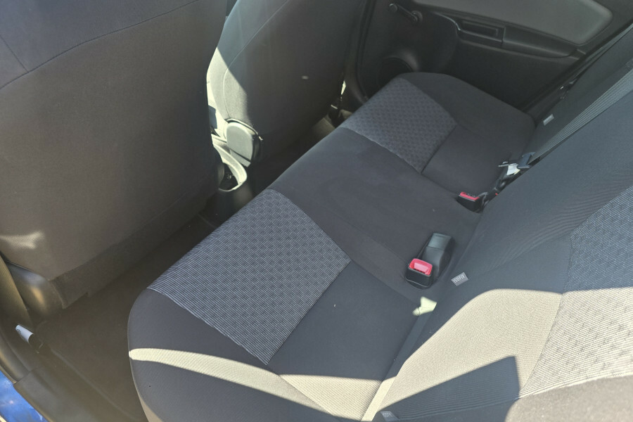 Toyota Yaris Hatchback Blue #2