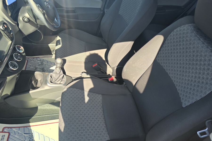 Toyota Yaris Hatchback Blue #3