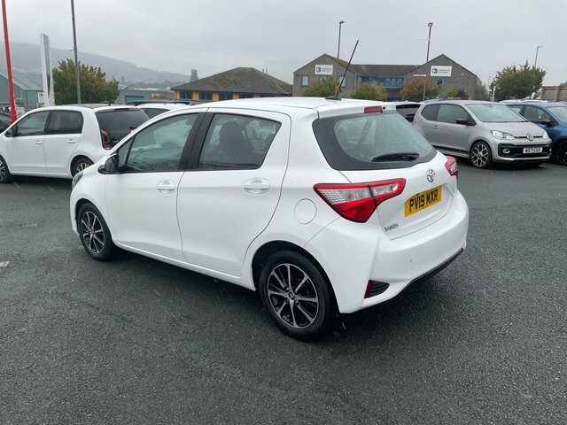 Toyota Yaris 1.5 Vvt-i Icon Tech Hatchback Eu White #3