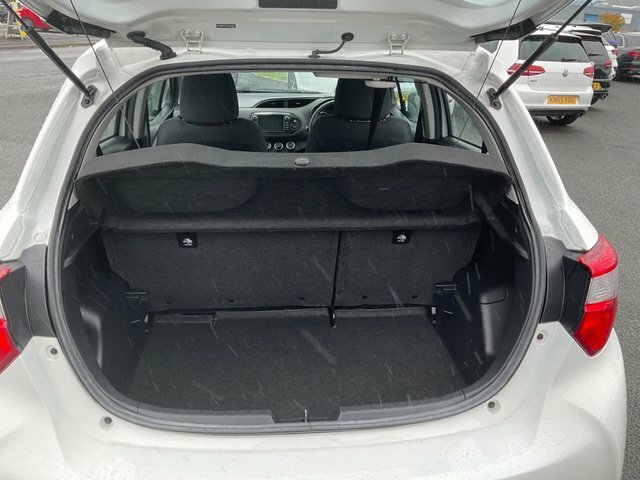 Toyota Yaris 1.5 Vvt-i Icon Tech Hatchback Eu White #5