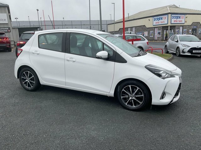 Toyota Yaris 1.5 Vvt-i Icon Tech Hatchback Eu White #2