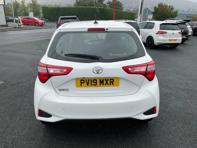 Toyota Yaris 1.5 Vvt-i Icon Tech Hatchback Eu White #6