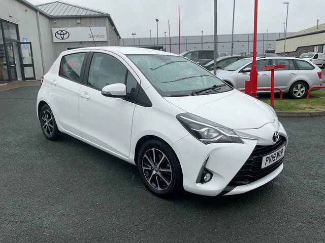 Toyota Yaris 1.5 Vvt-i Icon Tech Hatchback Eu White