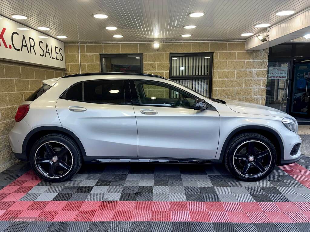 Mercedes-Benz GLA Class Gla 250 4Matic Amg Line Premium Plus Silver #3