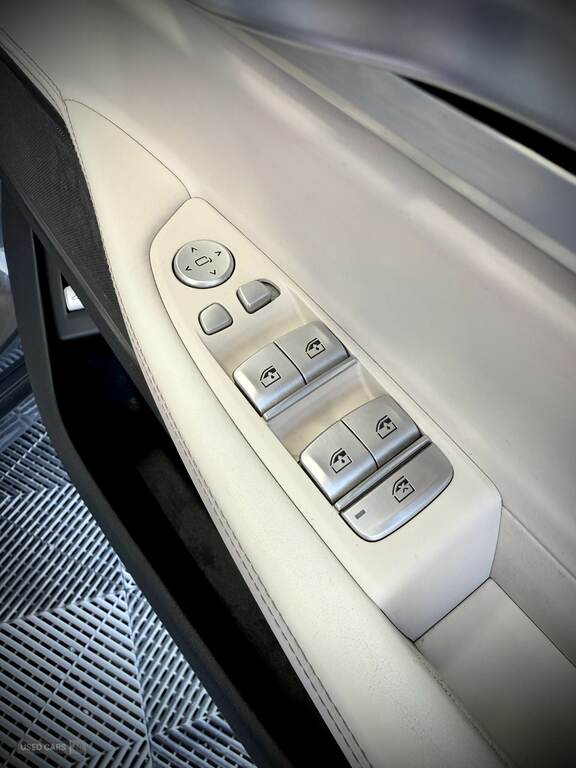 BMW 7 Series Automatic White #32