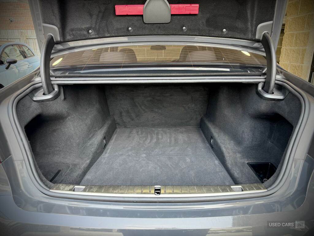 BMW 7 Series Automatic White #35