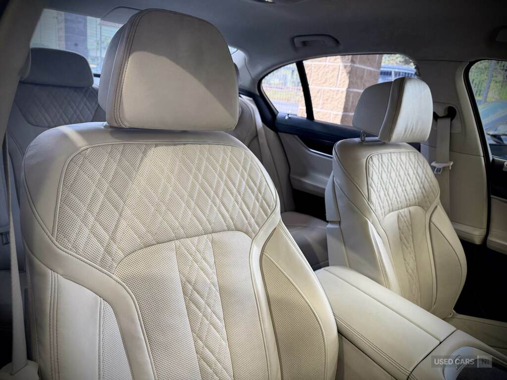 BMW 7 Series Automatic White #28