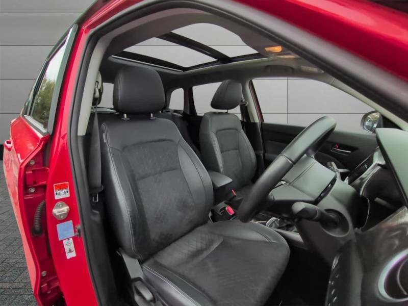 Suzuki Vitara Hatchback Red #12