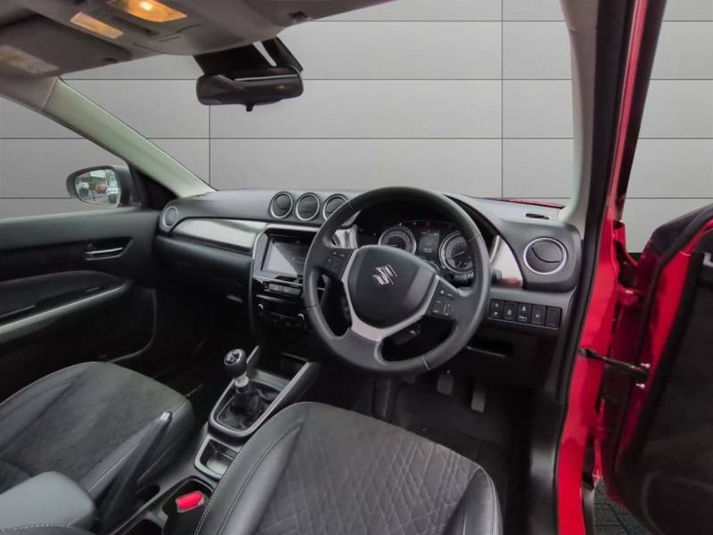 Suzuki Vitara Hatchback Red #10