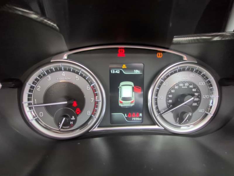 Suzuki Vitara Hatchback Red #13