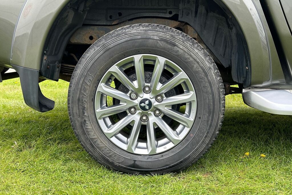 Mitsubishi L200 Double Cab Di-d 178 Warrior 4Wd Green #5