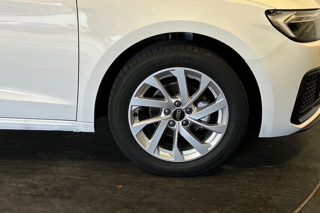 Audi A1 Sport 25 Tfsi 95 Ps 5-Speed SV26VJE White #5