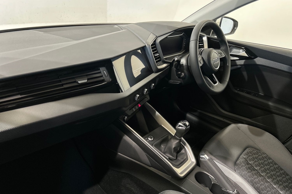 Audi A1 Sport 25 Tfsi 95 Ps 5-Speed SV26VJE White #2