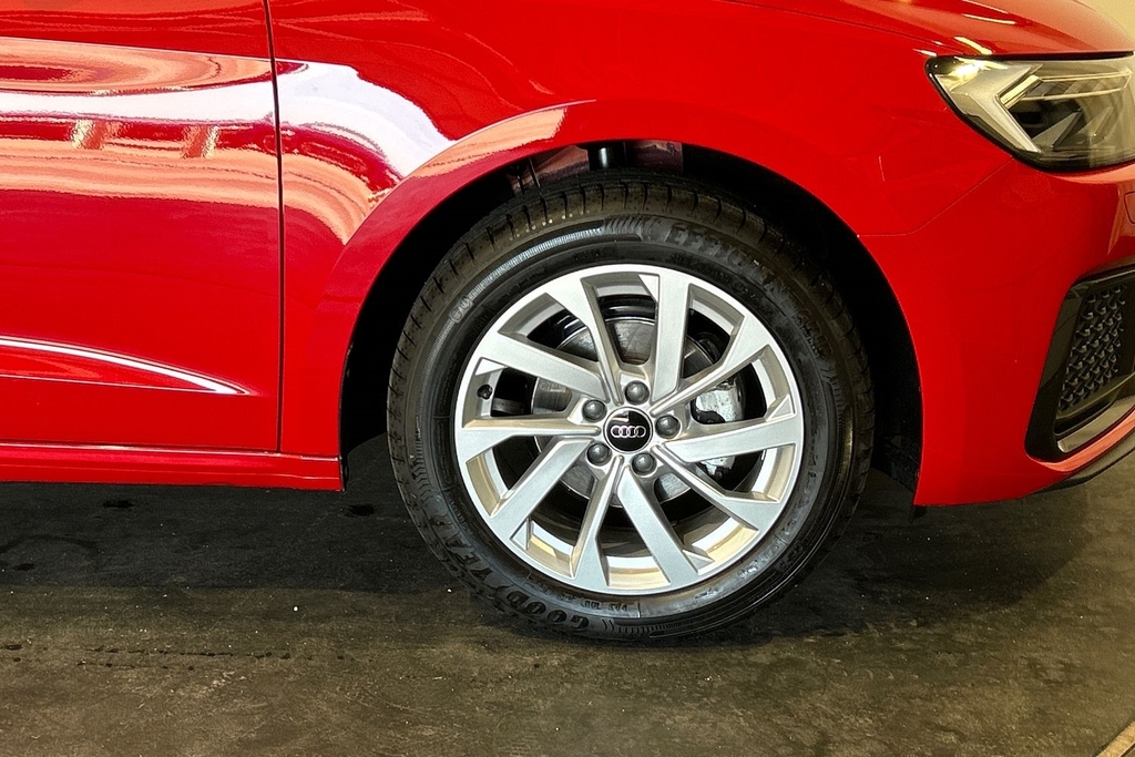 Audi A1 Sport 25 Tfsi 95 Ps 5-Speed SV26WHJ Red #5