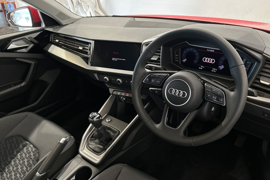 Audi A1 Sport 25 Tfsi 95 Ps 5-Speed SV26WHJ Red #6