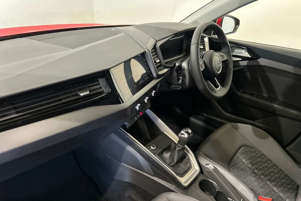 Audi A1 Sport 25 Tfsi 95 Ps 5-Speed SV26WHJ Red #2