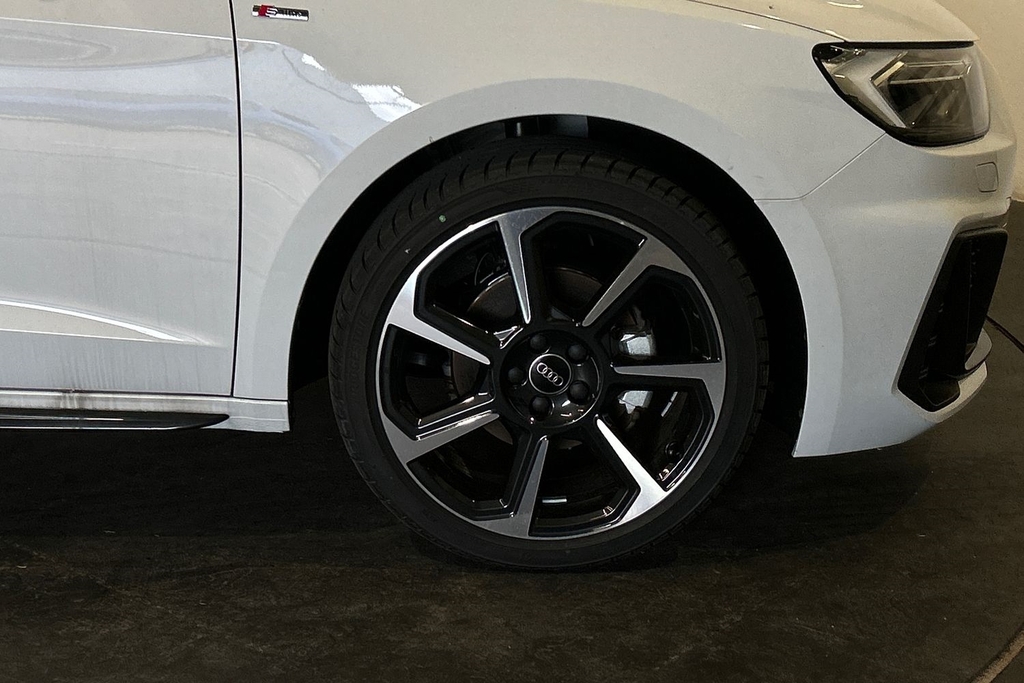 Audi A1 Black Edition 30 Tfsi 116 Ps S Tronic SV26VKU White #5