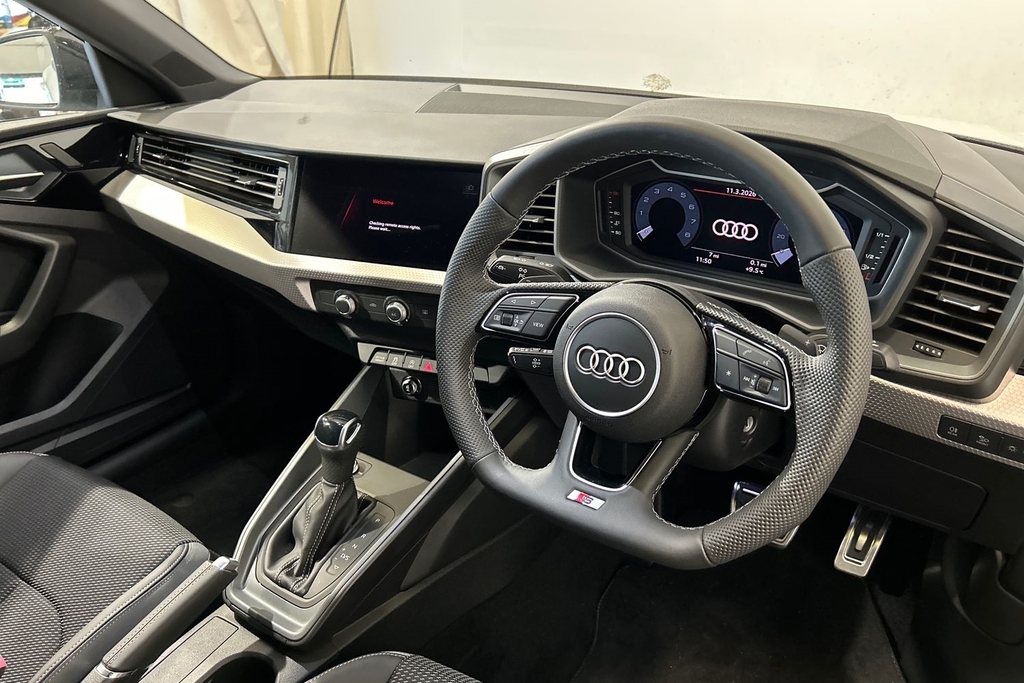 Audi A1 Black Edition 30 Tfsi 116 Ps S Tronic SV26VKU White #6