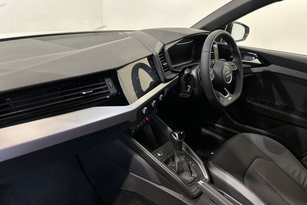 Audi A1 Black Edition 30 Tfsi 116 Ps S Tronic SV26VKU White #2