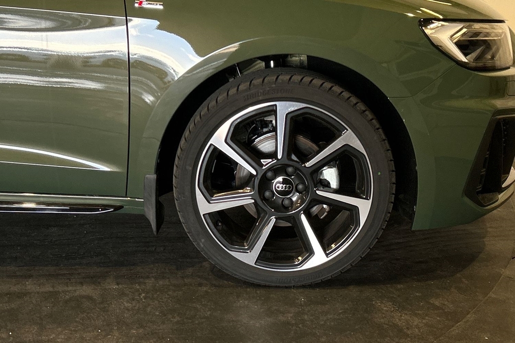 Audi A1 Black Edition 30 Tfsi 116 Ps S Tronic SV26HDF Green #5
