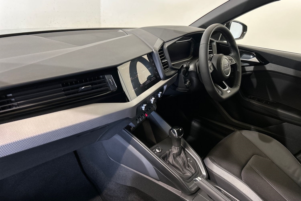 Audi A1 Black Edition 30 Tfsi 116 Ps S Tronic SV26HDF Green #2