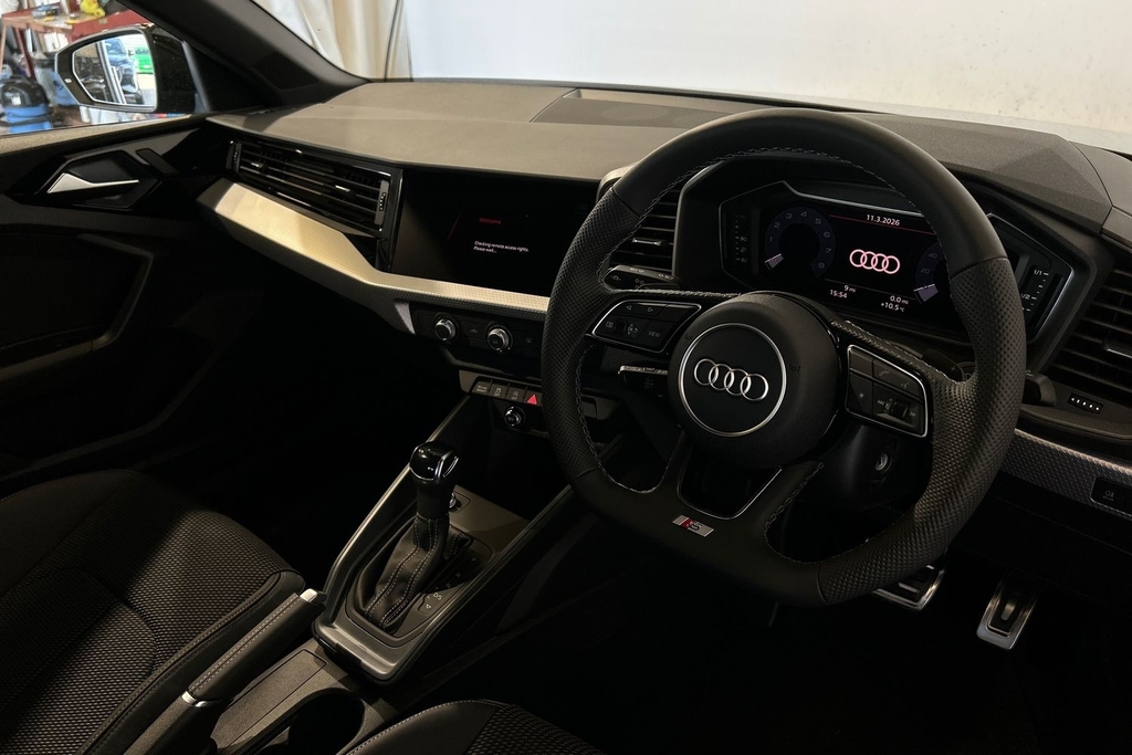 Audi A1 Black Edition 30 Tfsi 116 Ps S Tronic SV26HDF Green #6