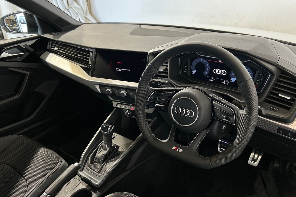 Audi A1 Black Edition 30 Tfsi 116 Ps S Tronic SV26YBH White #6
