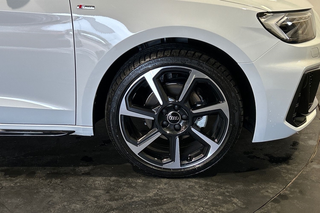 Audi A1 Black Edition 30 Tfsi 116 Ps S Tronic SV26YBH White #5