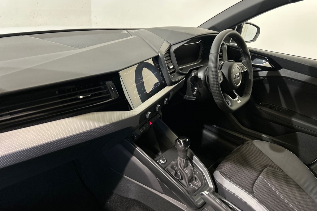 Audi A1 Black Edition 30 Tfsi 116 Ps S Tronic SV26YBH White #2