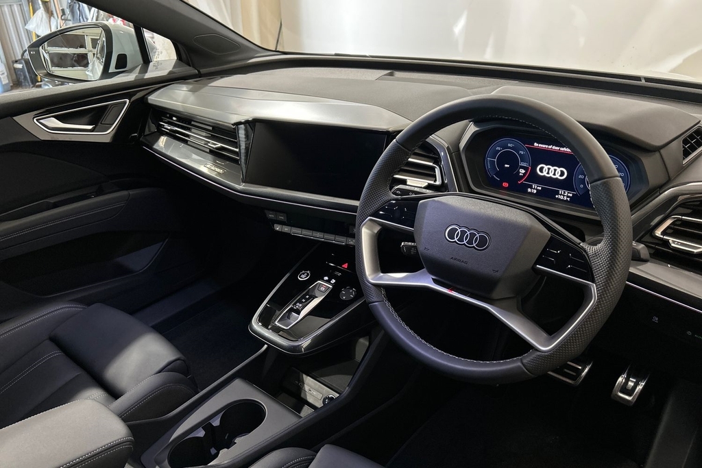 Audi Q4 E Tron Q4 S Line 40 E-tron 150,00 Kw SV26UMF White #6