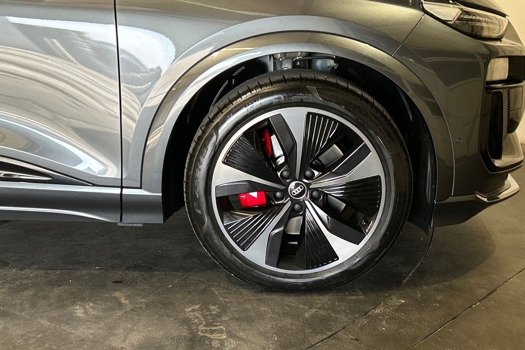 Audi SQ6 E-Tron Sq6 Suv Black Edition E-tron 360,00 Kw Grey #5