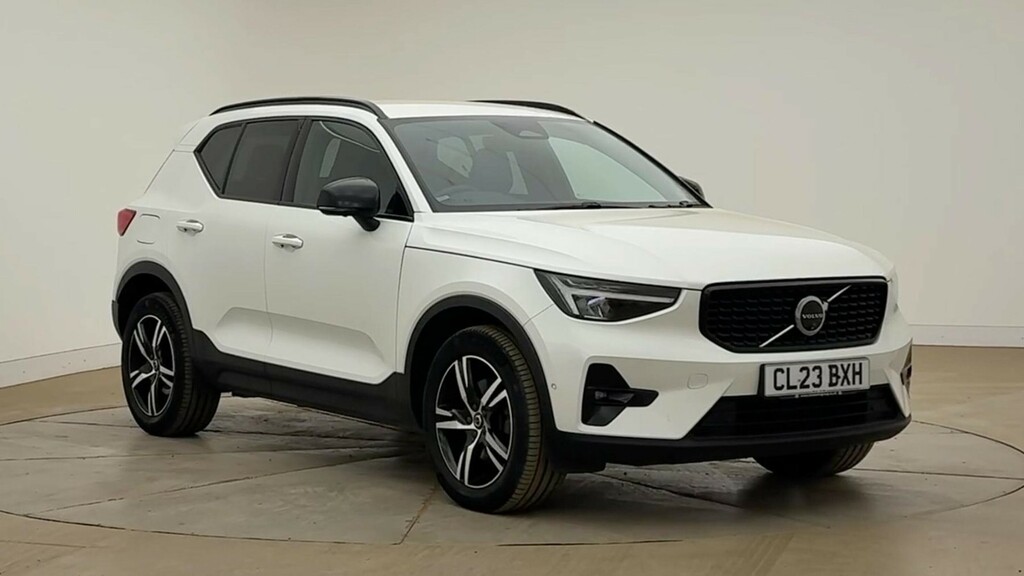 Volvo XC40 Plus, B3 Mild Hybrid, Dark White