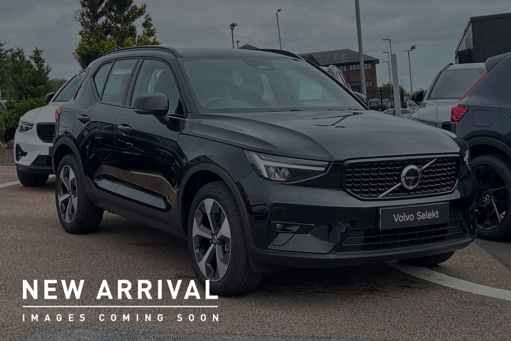 Volvo XC40 Plus, B3 Mild Hybrid, Dark Black