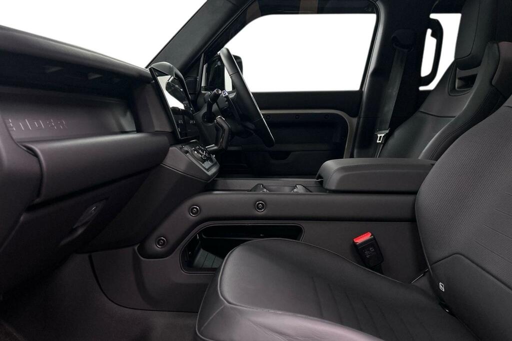Land Rover Defender 110 P635 110 Octa Grey #3