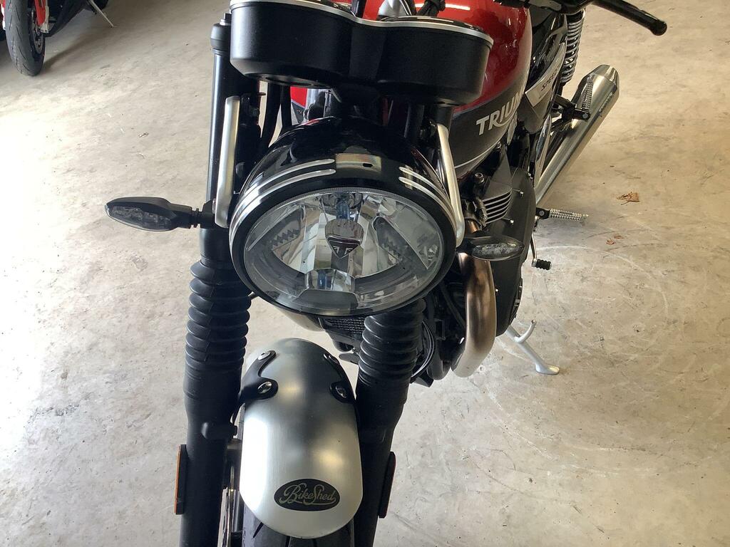 Triumph 1200 Xe Showcase Edition Blue #5