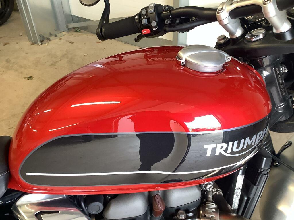 Triumph 1200 Xe Showcase Edition Blue #3