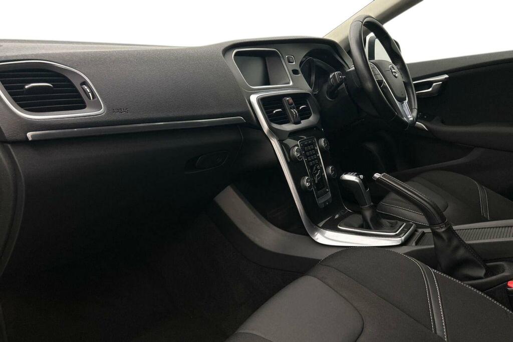 Volvo V40 T2 Momentum White #2
