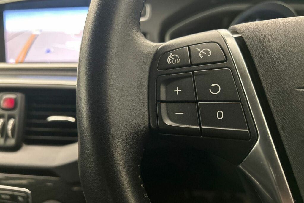 Volvo V40 2019 Volvo V40 2.0 D3 R-design Edition Black #11