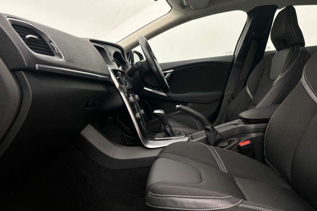 Volvo V40 2019 Volvo V40 2.0 D3 R-design Edition Black #22