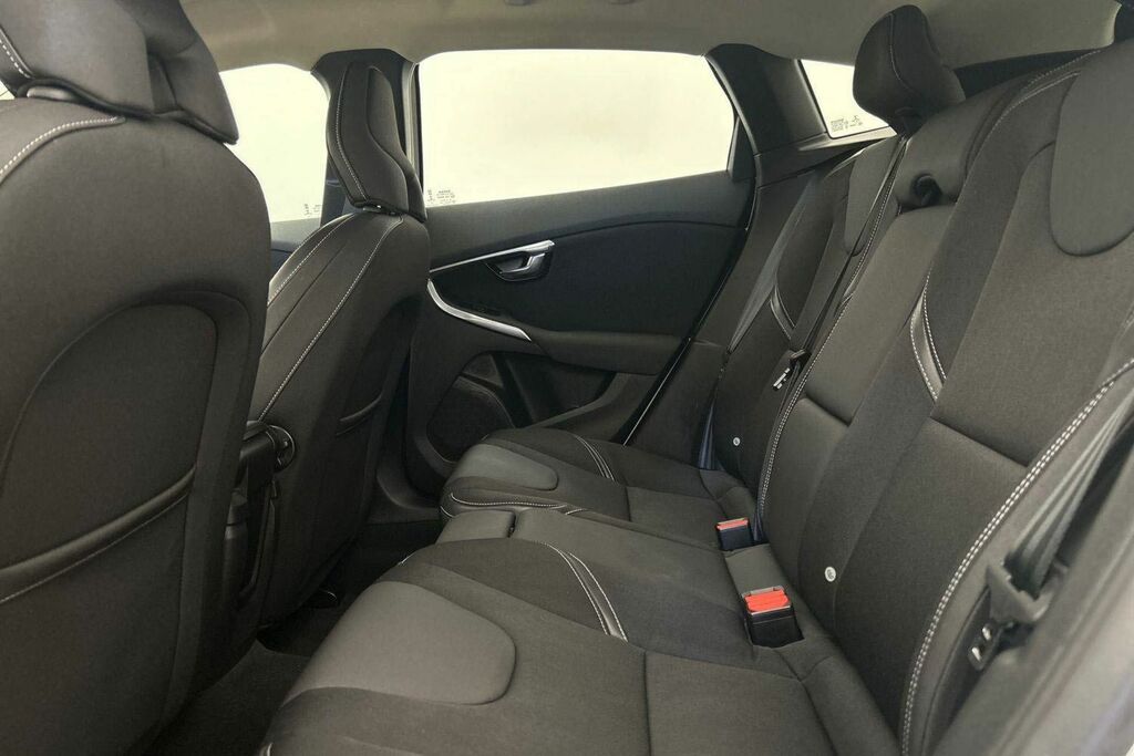 Volvo V40 2019 Volvo V40 2.0 D3 R-design Edition Black #17