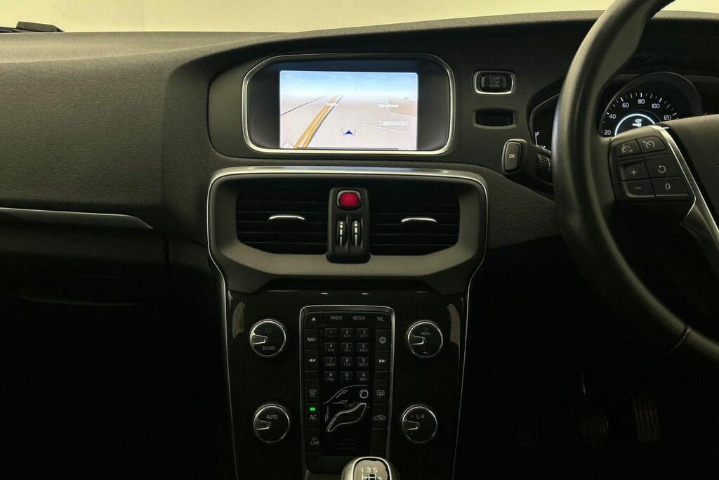 Volvo V40 2019 Volvo V40 2.0 D3 R-design Edition Black #27