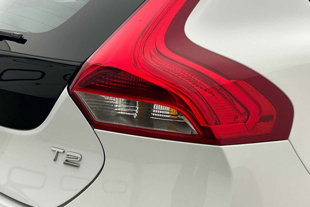 Volvo V40 2019 Volvo V40 2.0 D3 R-design Edition Black #26