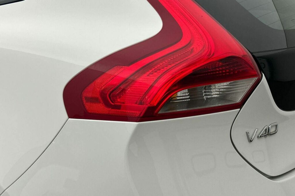 Volvo V40 2019 Volvo V40 2.0 D3 R-design Edition Black #20