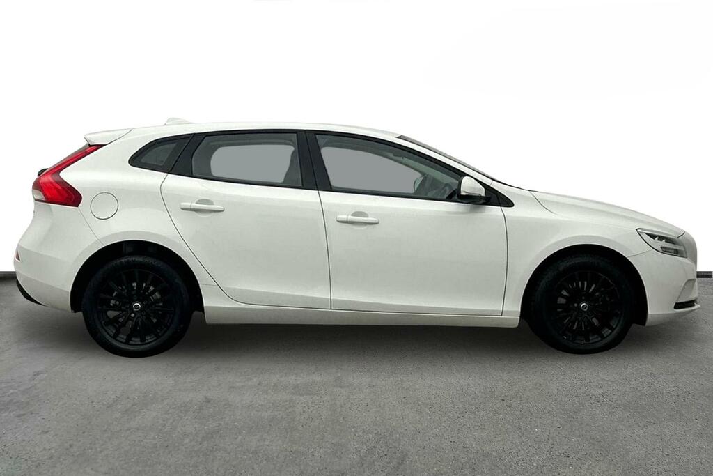 Volvo V40 T2 Momentum White #4