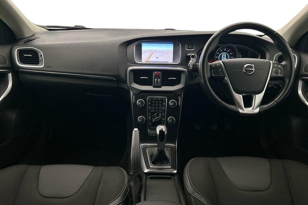 Volvo V40 T2 Momentum White #6