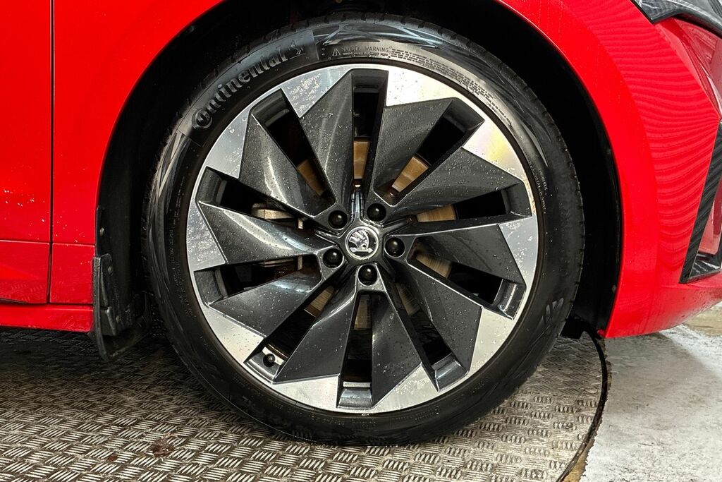 Skoda ENYAQ 150Kw 80 Sportline Plus 82Kwh Red #5