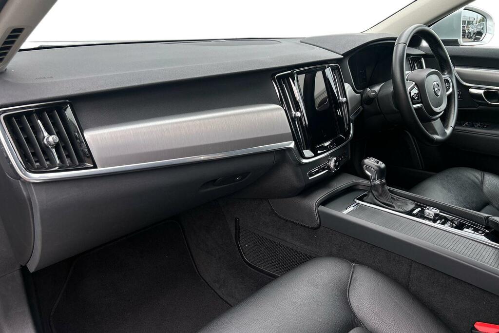 Volvo V90 D4 Momentum Silver #2